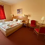 Waldhotel Einstein 3* Кирххундем