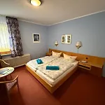 Отель Waldhotel Einstein