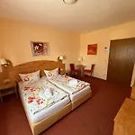 Отель Waldhotel Einstein 3*