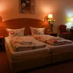 Waldhotel Einstein Отель Кирххундем